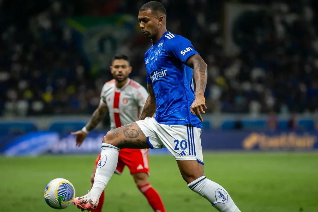 MG – BELO HORIZONTE – 28/08/2024 – BRASILEIRO A 2024, CRUZEIRO X INTERNACIONAL – Walace jogador do Cruzeiro durante partida contra o Internacional no estadio Mineirao pelo campeonato Brasileiro A 2024. Foto: Fernando Moreno/AGIF