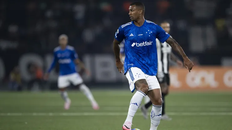 Walace jogador do Cruzeiro durante partida contra o Botafogo no estadio Engenhao pelo campeonato Brasileiro A 2024.