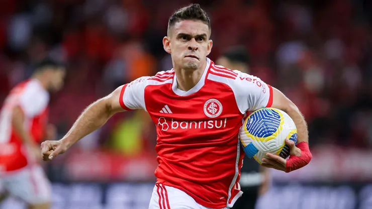 Borre jogador do Internacional comemora seu gol durante partida contra o Atletico-GO no estadio Beira-Rio pelo campeonato Brasileiro A 2024.