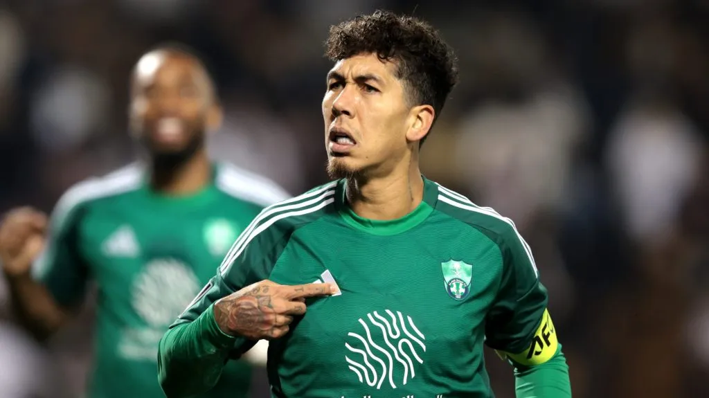 Roberto Firmino em partida pelo Al-Ahli. (Foto: Mohamed Farag/Getty Images)