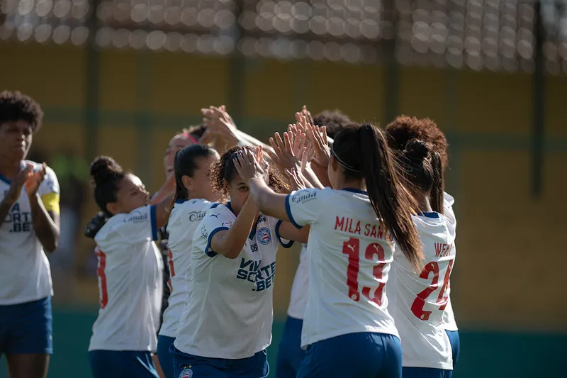 Jogadoras do Bahia antes do duelo contra o Cruzeiro (Reprodução/Alê Torres/Staff Images Woman/CBF)