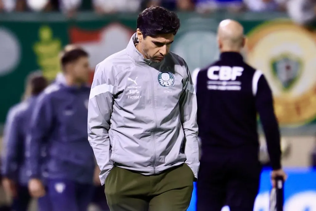 SP – BARUERI – 11/05/2025 – BRASILEIRO A 2025, PALMEIRAS X SAO PAULO – Abel Ferreira tecnico do Palmeiras durante partida contra o Sao Paulo no estadio Arena Barueri pelo campeonato Brasileiro A 2025. Foto: Marcello Zambrana/AGIF