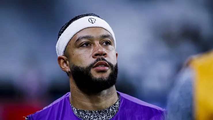 Memphis Depay jogador do Corinthians durante aquecimento antes da partida contra o Fortaleza no estadio Arena Corinthians pelo campeonato Copa Sul-Americana 2024.