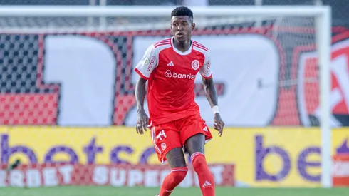 Vitao jogador do Internacional durante partida contra o Vitoria no estadio Barradao pelo campeonato Brasileiro A 2024.