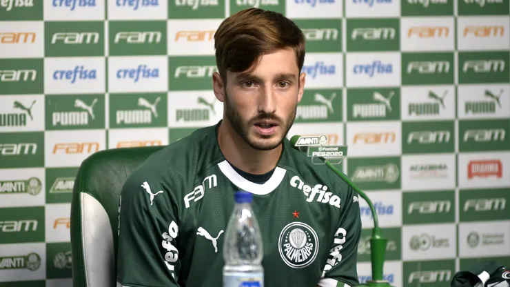 Apresentacao, Matias Vina - Matias Vina fala aos jornalista durante sua apresentacao oficial no Palmeiras em coletiva de imprensa no CT Academia de Futebol.