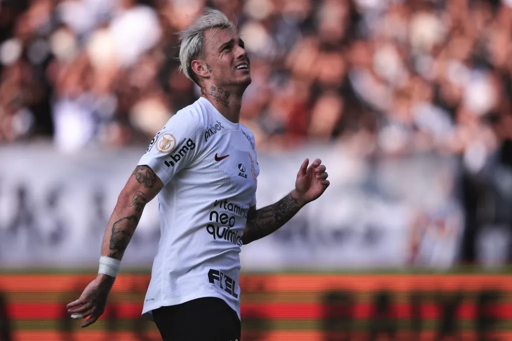 SP – SAO PAULO – 02/07/2023 – BRASILEIRO A 2023, CORINTHIANS X BRAGANTINO – Roger Guedes jogador do Corinthians lamenta chance perdida durante partida contra o Bragantino no estadio Arena Corinthians pelo campeonato Brasileiro A 2023. Foto: Ettore Chiereguini/AGIF
