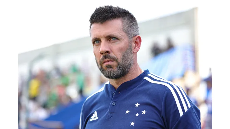 Paulo Pezzolano, alvo do Athlético-PR