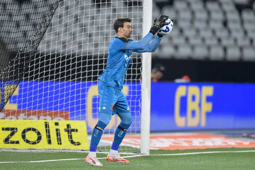 Leo Jardim goleiro do Vasco durante partida contra o Nova Iguaçu pela Copa Do Brasil 2025. Foto: Thiago Ribeiro/AGIF