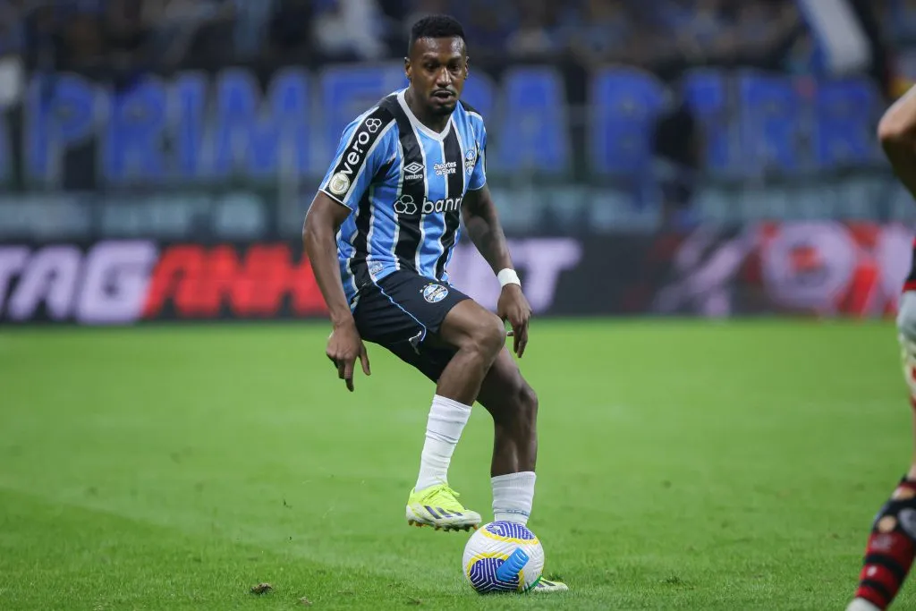 Edenilson jogador do Grêmio durante partida contra o Flamengo –  Foto: Maxi Franzoi/AGIF