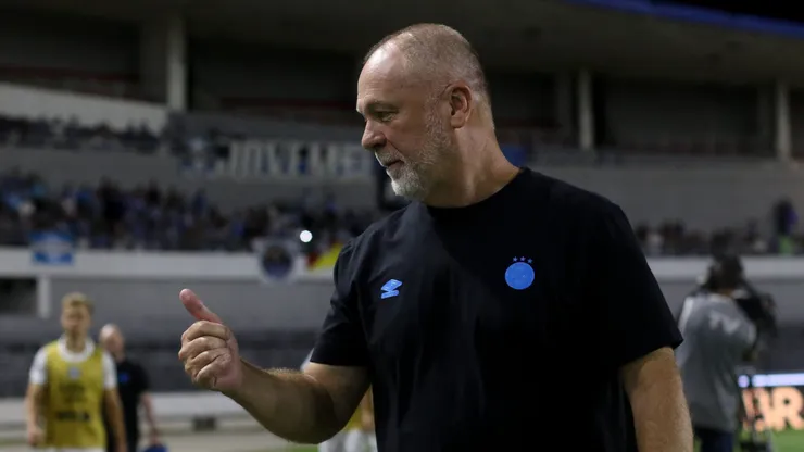 Mano Menezes tecnico do Gremio durante a partida entre CSA e Gremio no Estadio Rei Pele em Maceio (AL), valida pela Copa do Brasil 2025. Foto: Marlon Costa/AGIF