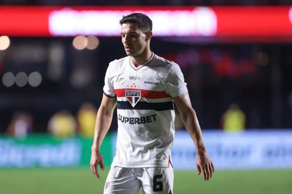 SP – SAO PAULO – 29/04/2025 – COPA DO BRASIL 2025, SAO PAULO X NAUTICO – Cedric Soares jogador do Sao Paulo durante partida contra o Nautico no estadio Morumbi pelo campeonato Copa Do Brasil 2025. Foto: Marcello Zambrana/AGIF