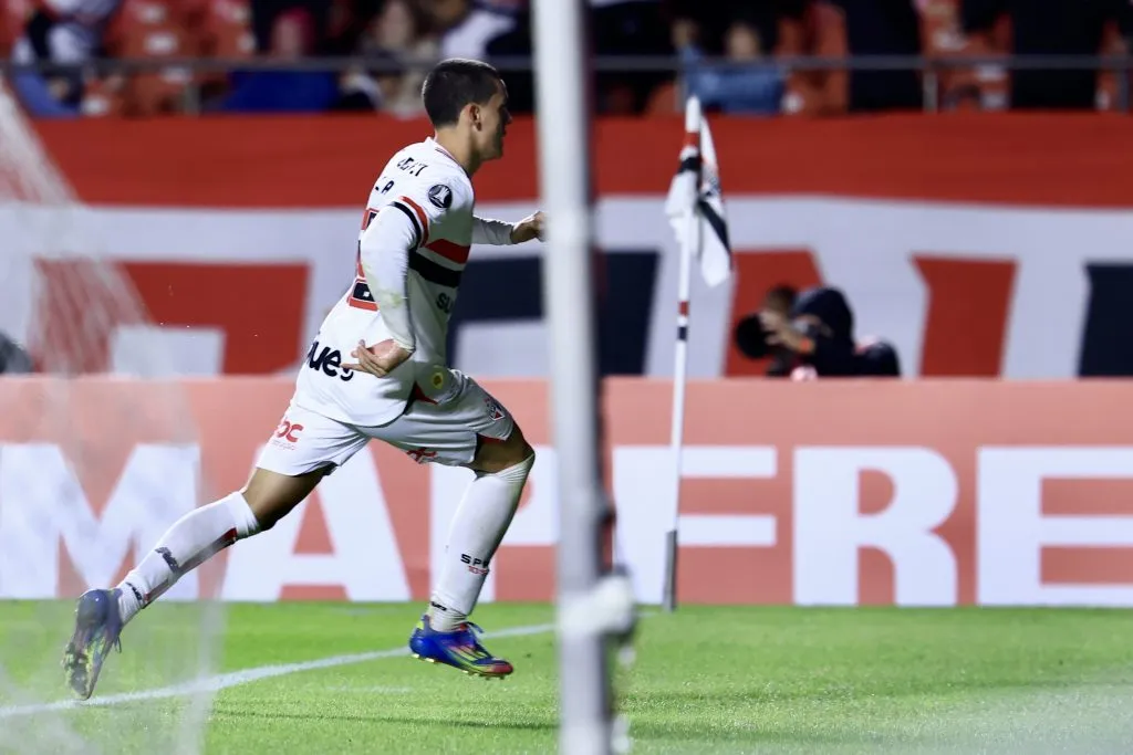 SP – SAO PAULO – 14/05/2025 – COPA LIBERTADORES 2025, SAO PAULO X LIBERTAD – Lucca jogador do Sao Paulo comemora seu gol durante partida contra o Libertad no estadio Morumbi pelo campeonato Copa Libertadores 2025. Foto: Marcello Zambrana/AGIF