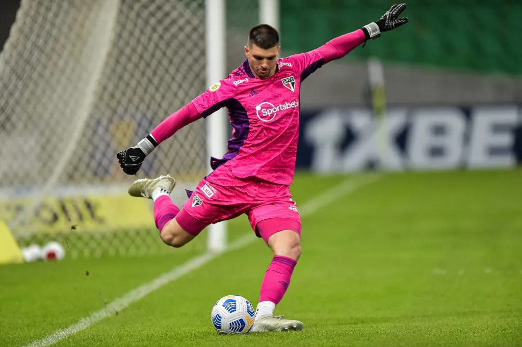 RJ – Rio de Janeiro – 12/09/2021 – BRASILEIRO A 2021, FLUMINENSE X SAO PAULO – Volpi goleiro do Sao Paulo durante partida contra o Fluminense no estadio Maracana pelo campeonato Brasileiro A 2021. Foto: Thiago Ribeiro/AGIF