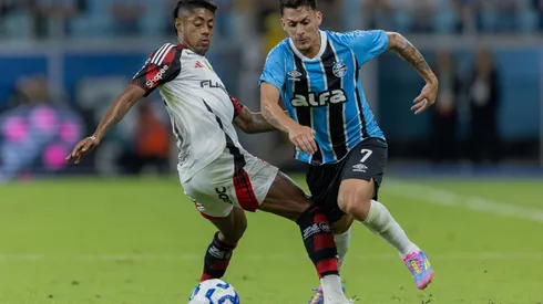 Pavón, em ação pelo Grêmio. Maxi Franzoi/AGIF