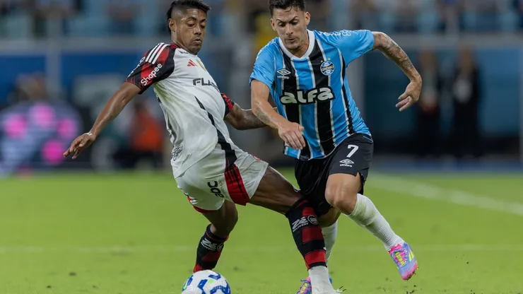 Pavón, em ação pelo Grêmio. Maxi Franzoi/AGIF
