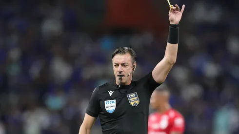 Raphael Klaus apita Corinthians x Santos. Foto: Gilson Lobo/AGIF