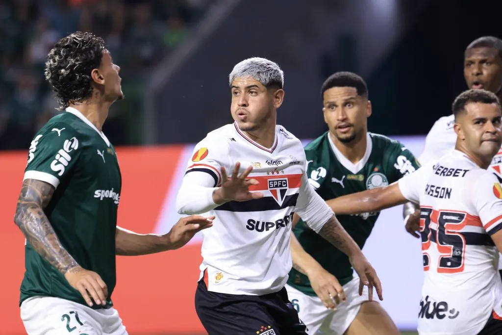 SP – SAO PAULO – 16/02/2025 – PAULISTA 2025, PALMEIRAS X SAO PAULO – Alan Franco jogador do Sao Paulo durante partida contra o Palmeiras no estadio Arena Allianz Parque pelo campeonato Paulista 2025. Foto: Marcello Zambrana/AGIF