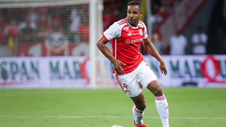 Fernando jogador do Internacional durante partida contra o Avenida no estadio Beira-Rio pelo campeonato Gaucho 2025.