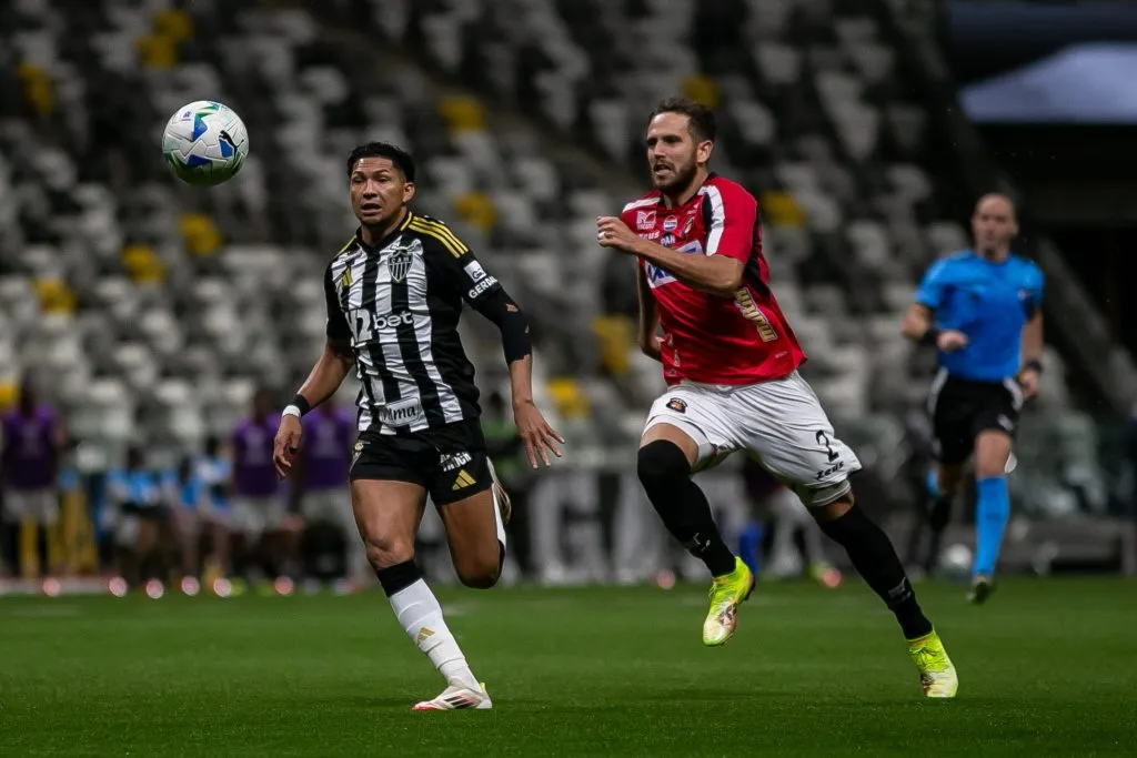 Rony vive má fase no Atlético – Foto: Fernando Moreno/AGIF.