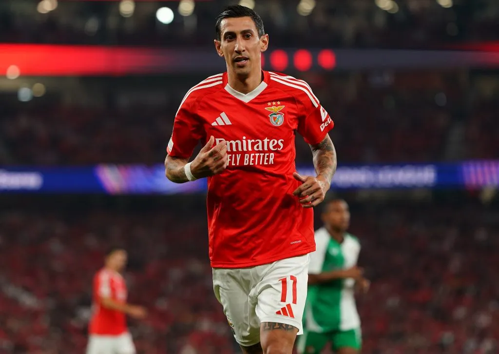 LISBON, PORTUGAL – OCTOBER 23:  Angel Di Maria of SL Benfica during the UEFA Champions League 2024/25 League Phase MD3 match between SL Benfica and Feyenoord at Estadio da Luz on October 23, 2024 in Lisbon, Portugal.  (Photo by Gualter Fatia/Getty Images)