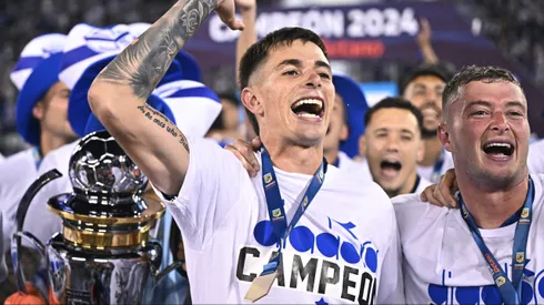 BUENOS AIRES, ARGENTINA – DECEMBER 15: Valentín Gómez of Velez Sarsfield celebrates after winning the tournament following the Liga Profesional 2024 match between Velez Sarsfield and Huracan at Jose Amalfitani Stadium on December 15, 2024 in Buenos Aires, Argentina. (Photo by Rodrigo Valle/Getty Images)