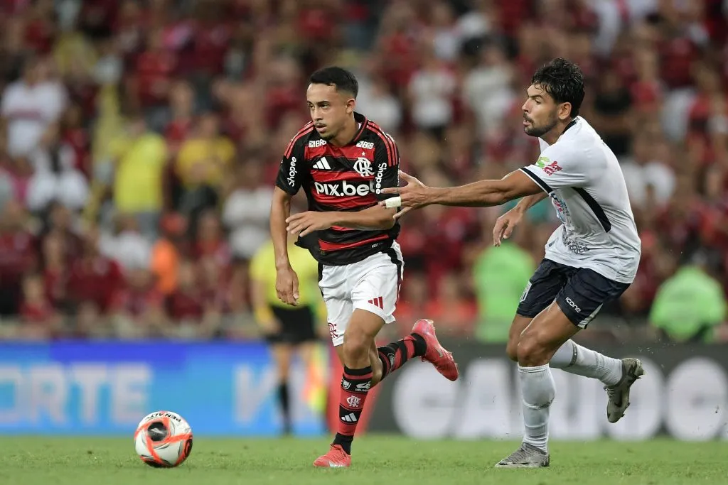 RJ – RIO DE JANEIRO – 22/02/2025 – CARIOCA 2025, FLAMENGO X MARICA – Matheus Goncalves jogador do Flamengo durante partida contra o Marica no estadio Maracana pelo campeonato Carioca 2025. Foto: Thiago Ribeiro/AGIF