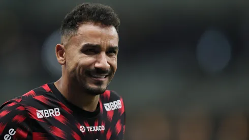 Danilo jogador do Flamengo durante aquecimento antes da partida contra o Cruzeiro no estadio Mineirao pelo campeonato Brasileiro A 2025. Foto: Gilson Lobo/AGIF