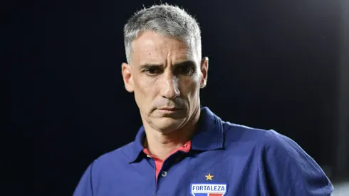 Juan Pablo Vojvoda tecnico do Fortaleza durante partida contra o Vasco no estadio Sao Januario pelo campeonato Brasileiro A 2025. Foto: Thiago Ribeiro/AGIF