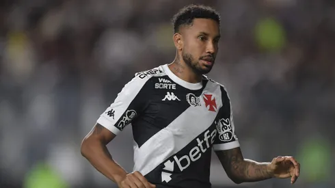 Jair jogador do Vasco durante partida contra o Sport no estadio Sao Januario pelo campeonato Brasileiro A 2025. Foto: Thiago Ribeiro/AGIF