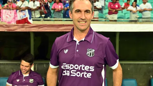Léo Condé durante confronto contra o Bahia na Copa do Nordeste 2025.