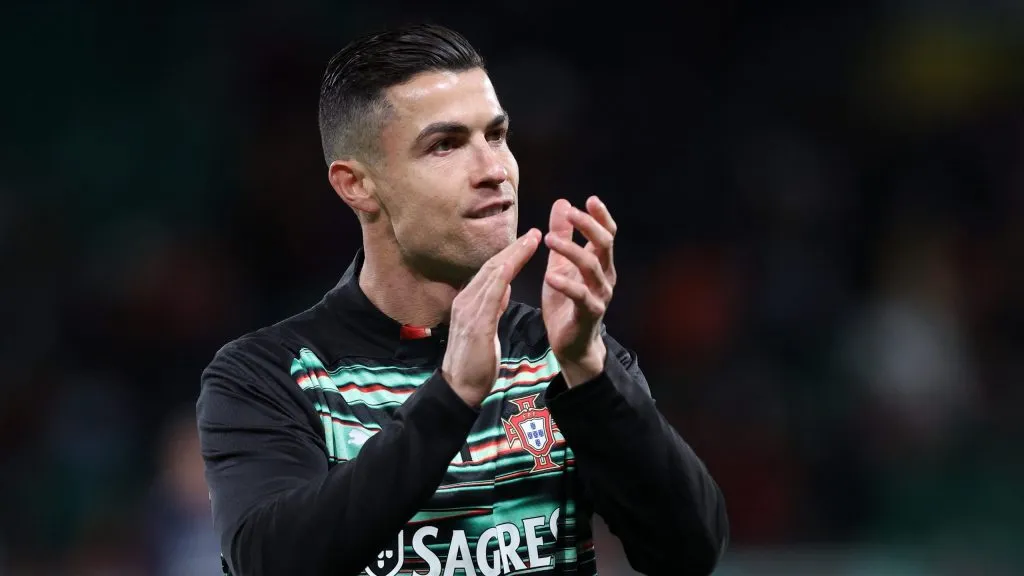 Cristiano Ronaldo se aquecendo antes de jogo pela seleção de Portugal. (Photo by Carlos Rodrigues/Getty Images)