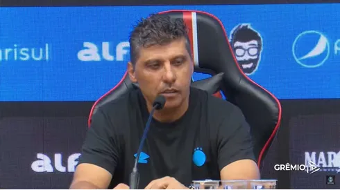 Sidnei Lobo "cutuca" Luciano após polêmica em São Paulo x Grêmio