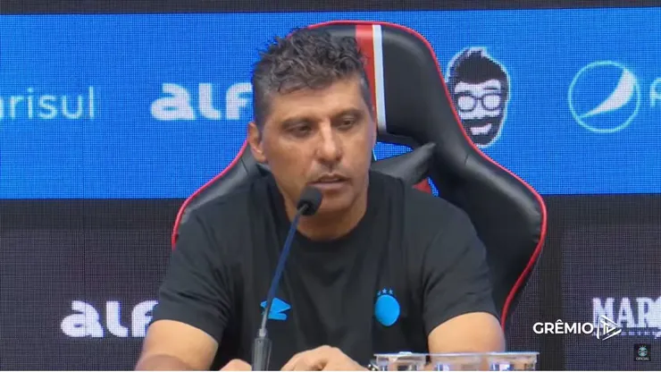 Sidnei Lobo "cutuca" Luciano após polêmica em São Paulo x Grêmio