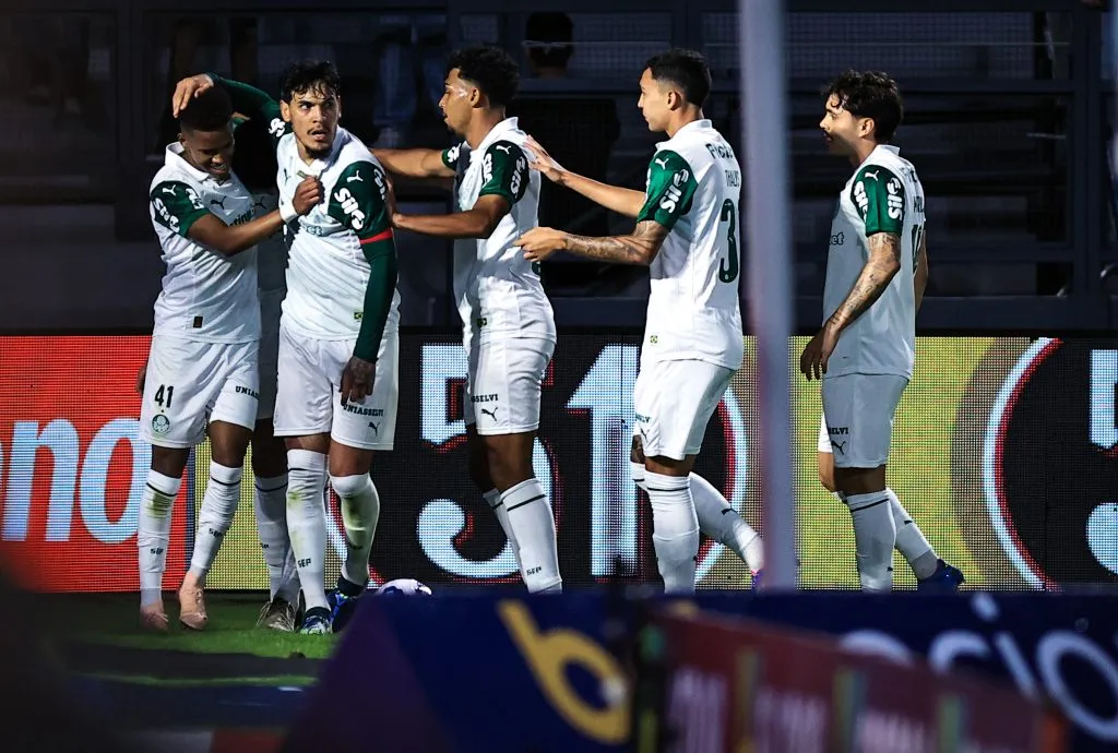 Murilo jogador do Palmeiras comemora seu gol durante partida contra o Bragantino no estadio Cicero De Souza Marques pelo campeonato Brasileiro A 2025. Foto: Fabio Giannelli/AGIF