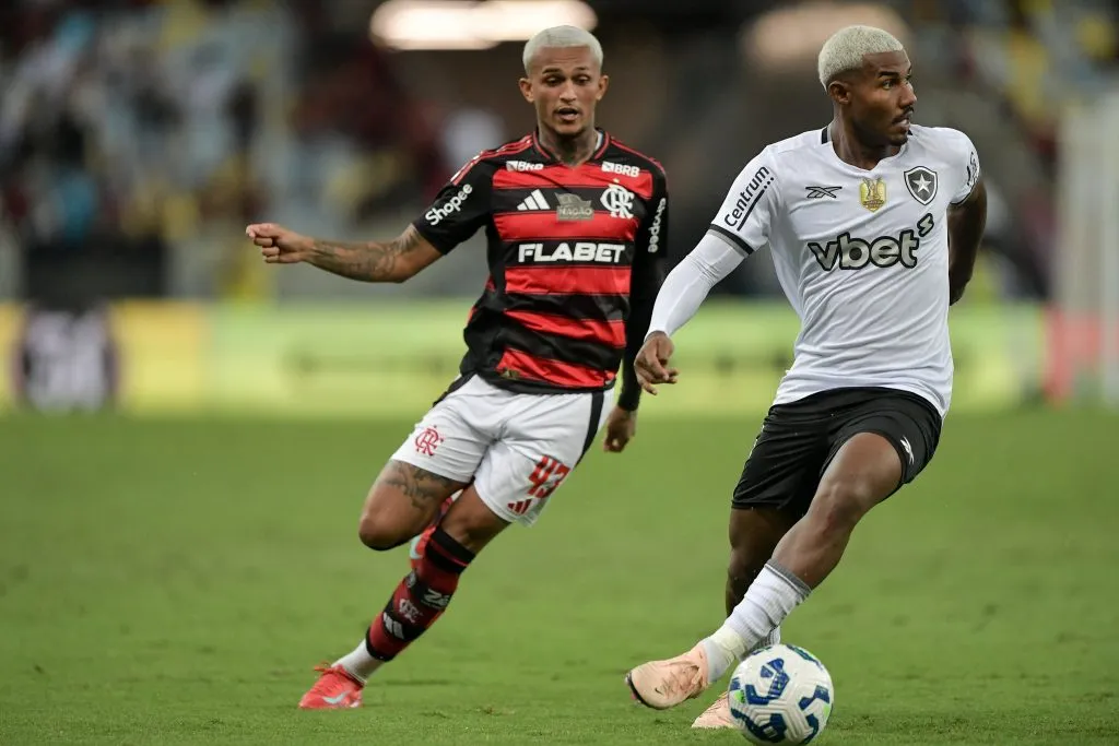 RJ – RIO DE JANEIRO – 18/05/2025 – BRASILEIRO A 2025, FLAMENGO X BOTAFOGO – Cuiabano jogador do Botafogo durante partida contra o Flamengo no estadio Maracana pelo campeonato Brasileiro A 2025. Foto: Thiago Ribeiro/AGIF