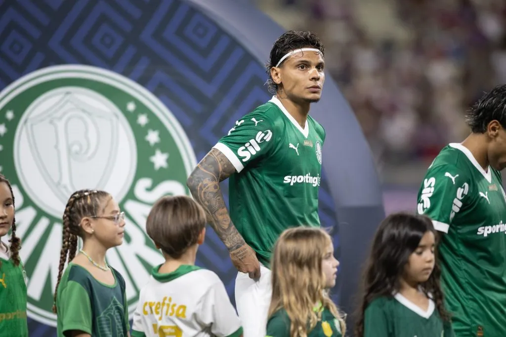 CE – FORTALEZA – 20/04/2025 – BRASILEIRO A 2025, FORTALEZA X PALMEIRAS – [Richard Rios] jogador do Palmeiras durante partida contra o Fortaleza no estadio Arena Castelao pelo campeonato Brasileiro A 2025. Foto: Baggio Rodrigues/AGIF