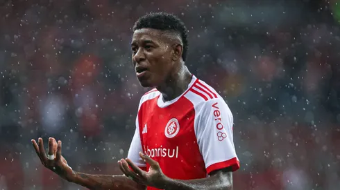 Vitão fez cobranças no Internacional.