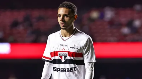 Alves vinha sendo titular no São Paulo.