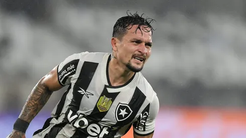 Artur se recupera de lesão no Botafogo.