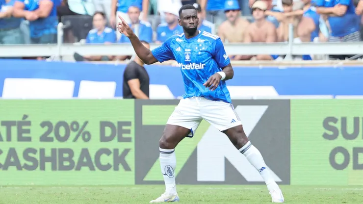 Bolasie jogador do Cruzeiro durante partida contra o Atletico-MG no estadio Mineirao pelo campeonato Mineiro 2025.