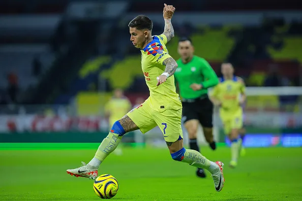 Brian Rodríguez jogando pelo América-MEX em 2024 – (Photo by Manuel Velasquez/Getty Images)