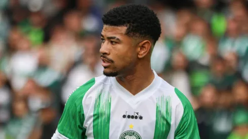 Lucas Ronier jogador do Coritiba durante partida contra o Paysandu no estadio Couto Pereira pelo campeonato Brasileiro B 2024.