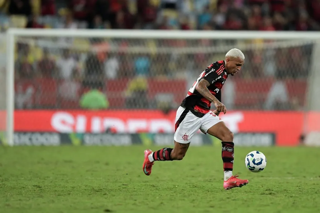 RJ – RIO DE JANEIRO – 18/05/2025 – BRASILEIRO A 2025, FLAMENGO X BOTAFOGO – Wesley jogador do Flamengo durante partida contra o Botafogo no estadio Maracana pelo campeonato Brasileiro A 2025. Foto: Thiago Ribeiro/AGIF