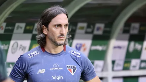 SP - SAO PAULO - 16/02/2025 - PAULISTA 2025, PALMEIRAS X SAO PAULO - Luis Zubeldia tecnico do Sao Paulo durante partida contra o Palmeiras no estadio Arena Allianz Parque pelo campeonato Paulista 2025. Foto: Marcello Zambrana/AGIF
