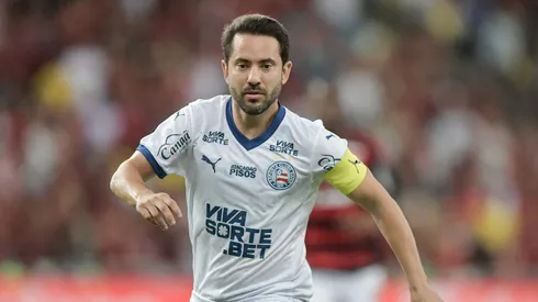RJ - RIO DE JANEIRO - 10/05/2025 - BRASILEIRO A 2025, FLAMENGO X BAHIA - Everton Ribeiro jogador do Bahia durante partida contra o Flamengo no estadio Maracana pelo campeonato Brasileiro A 2025. Foto: Thiago Ribeiro/AGIF