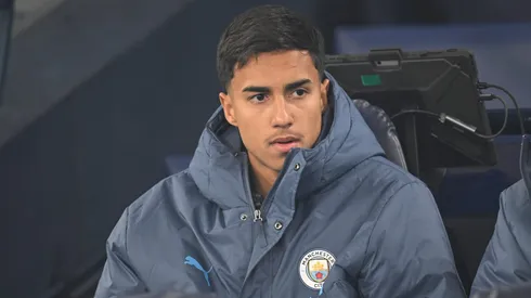 Vitor Reis em partida pelo Manchester City. (Photo by Michael Regan/Getty Images)