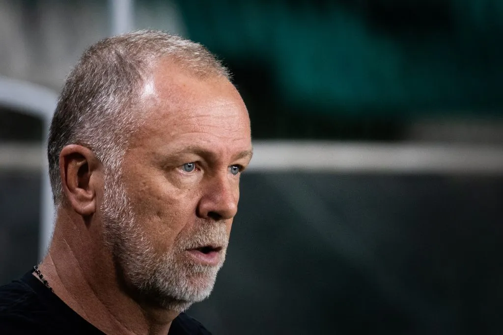 PR – CURITIBA – 06/12/2023 – BRASILEIRO A 2023, CORITIBA X CORINTHIANS – Mano Menezes tecnico do Corinthians durante partida contra o Coritiba no estadio Couto Pereira pelo campeonato Brasileiro A 2023. Foto: Leonardo Hubbe/AGIF