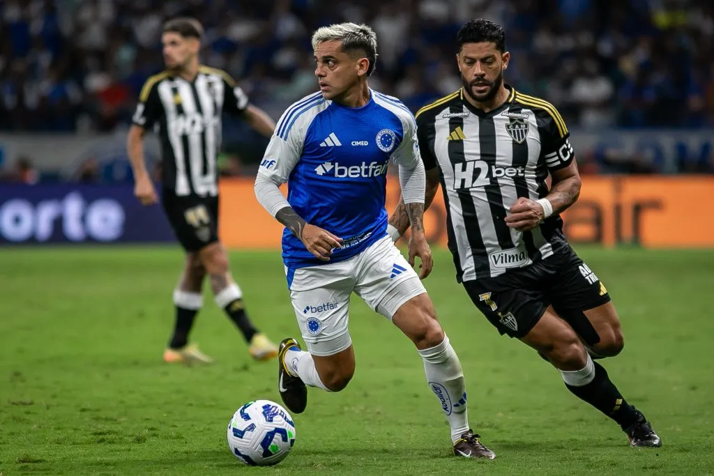 MG – BELO HORIZONTE – 18/05/2025 – BRASILEIRO A 2025, CRUZEIRO X ATLETICO-MG -Fagner jogador do Cruzeiro durante partida contra o Atletico-MG no estadio Mineirao pelo campeonato Brasileiro A 2025. Foto: Fernando Moreno/AGIF