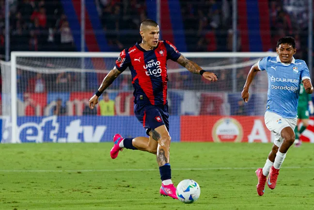 Alan Benítez atuando no Cerro Porteño em 2024 –  (Photo by Eduardo Velázquez/Eurasia Sport Images/Getty Images)