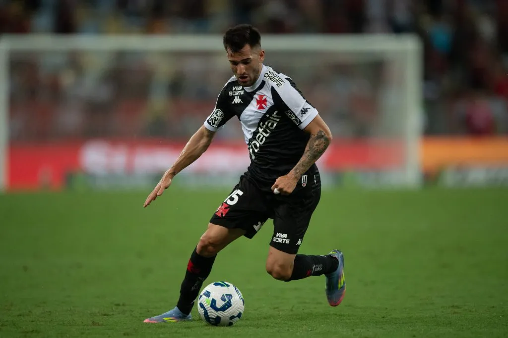 Garré jogador do Vasco durante partida contra o Flamengo pelo campeonato Brasileiro A 2025. Foto: Thiago Ribeiro/AGIF